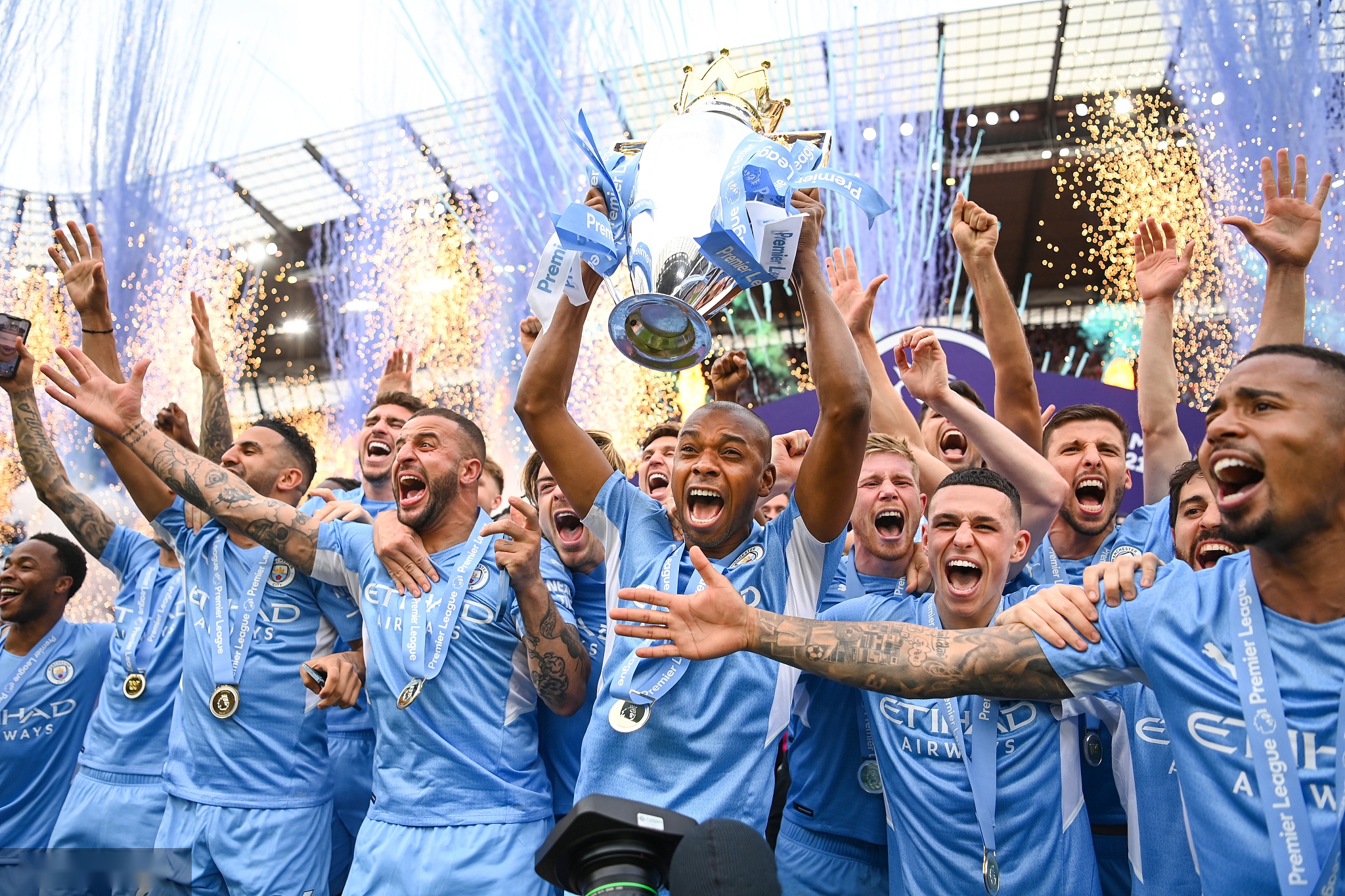 翘首以盼的 翘首以盼的